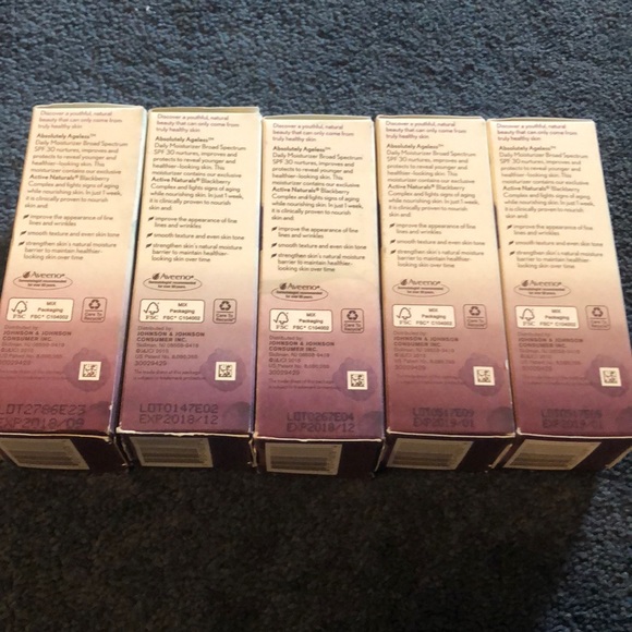 FIVE OUTDATED Aveeno Daily moisturizers. SPF30 - Picture 3 of 3